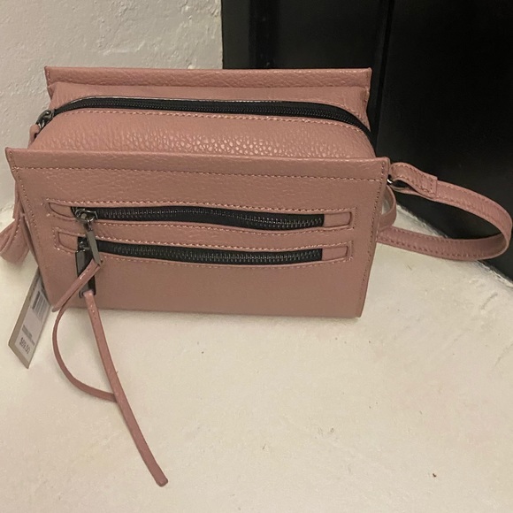 Reaction Kenneth Cole Purse - Brand New with Tags - Picture 6 of 7